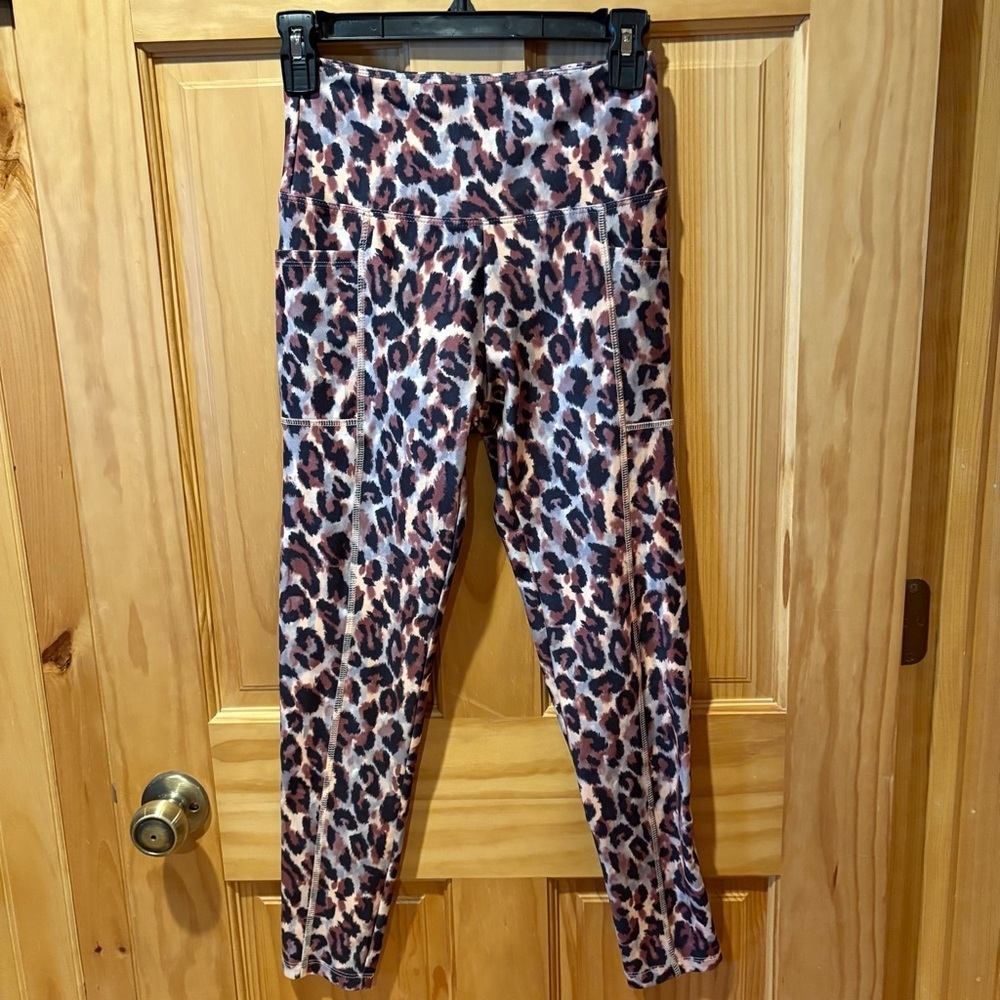Bally Total Fitness Women's Leopard Print
Yoga Pants with Pockets Size Small